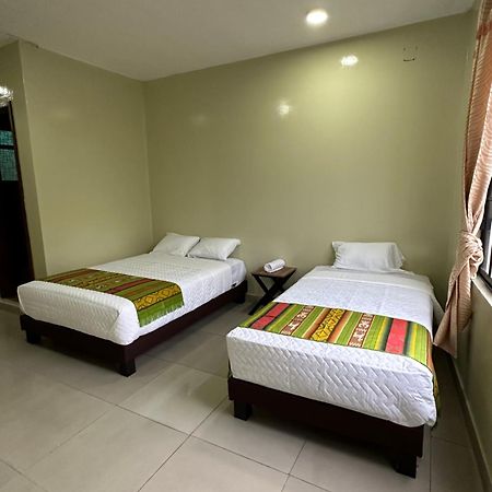 Hostal Marin Central Кито Экстерьер фото