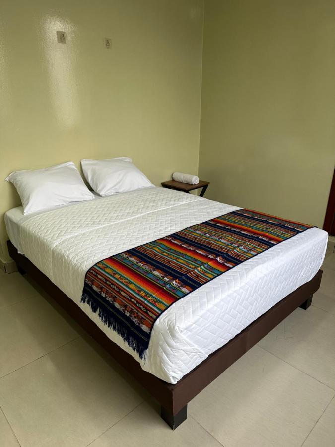 Hostal Marin Central Кито Экстерьер фото